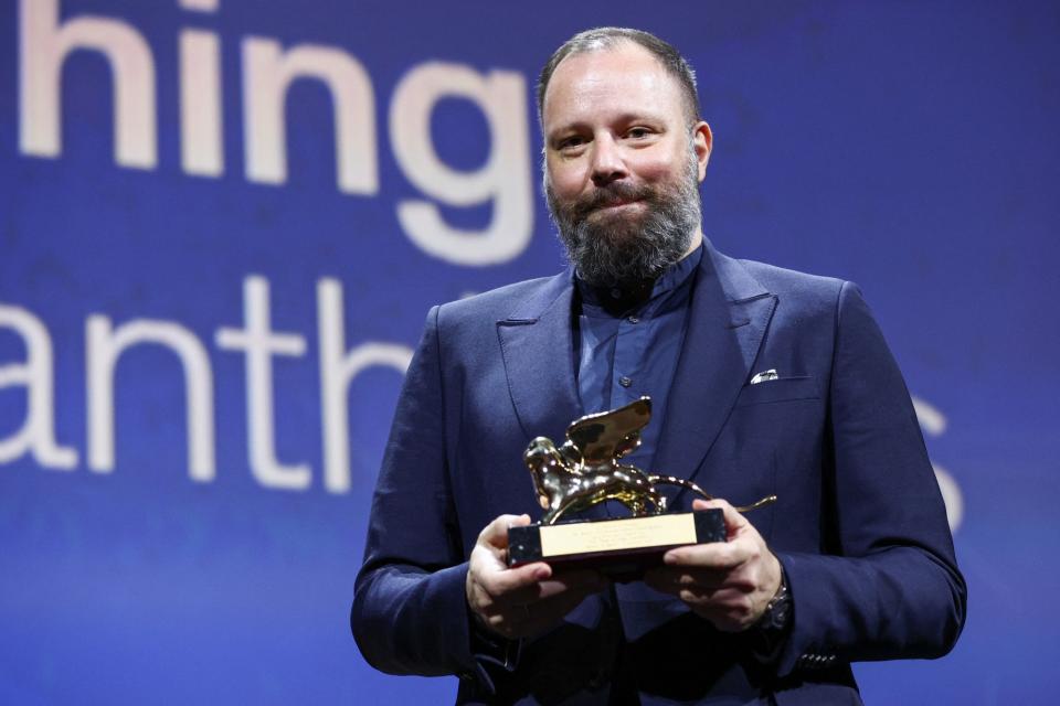 導演尤格藍西莫執導的《可憐的東西》獲得最佳影片金獅獎。（圖／路透社）