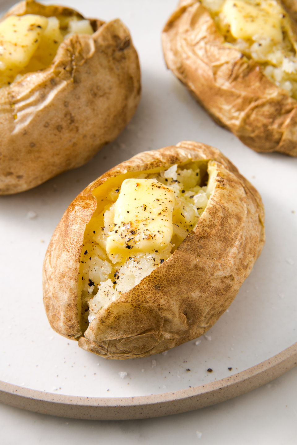 <p>Cooked in just 7 minutes. </p><p>Get the recipe from <a href="https://www.delish.com/cooking/recipe-ideas/a25442533/how-to-bake-potato-in-microwave/" rel="nofollow noopener" target="_blank" data-ylk="slk:Delish;elm:context_link;itc:0;sec:content-canvas" class="link ">Delish</a>. </p>