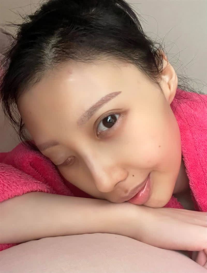 香港女歌手李明蔚抗癌9年，近日傳出住院抽腹水的消息（圖／翻攝自 李明蔚 臉書）