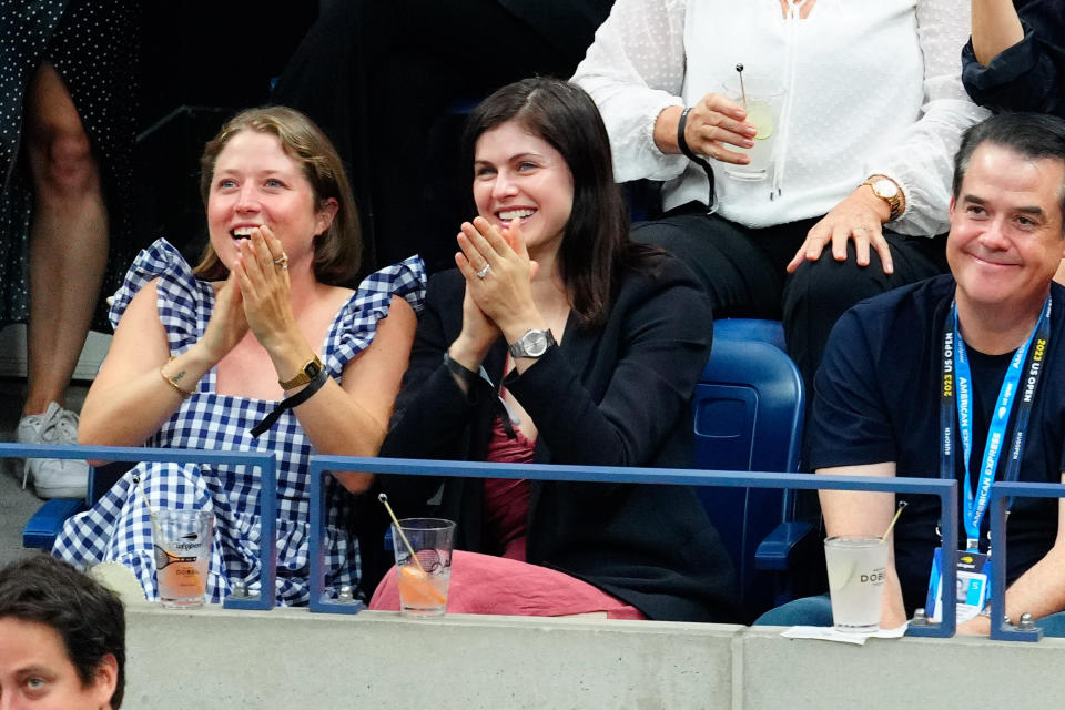 Alexandra Daddario clapping