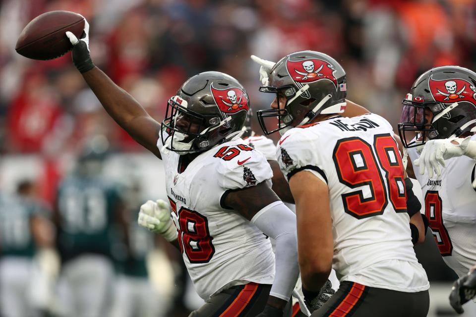 Shaquil Barrett (58) celebrates after an interception against the Eagles.