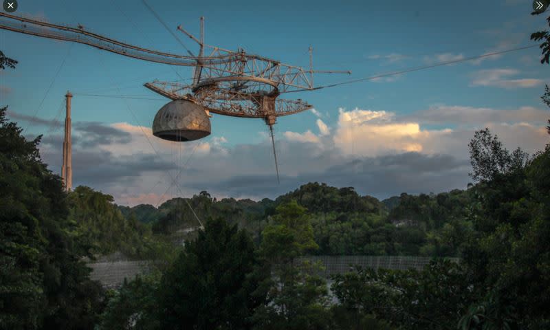 阿雷西博望遠鏡平台倒塌。（圖／翻攝自NSF推特）