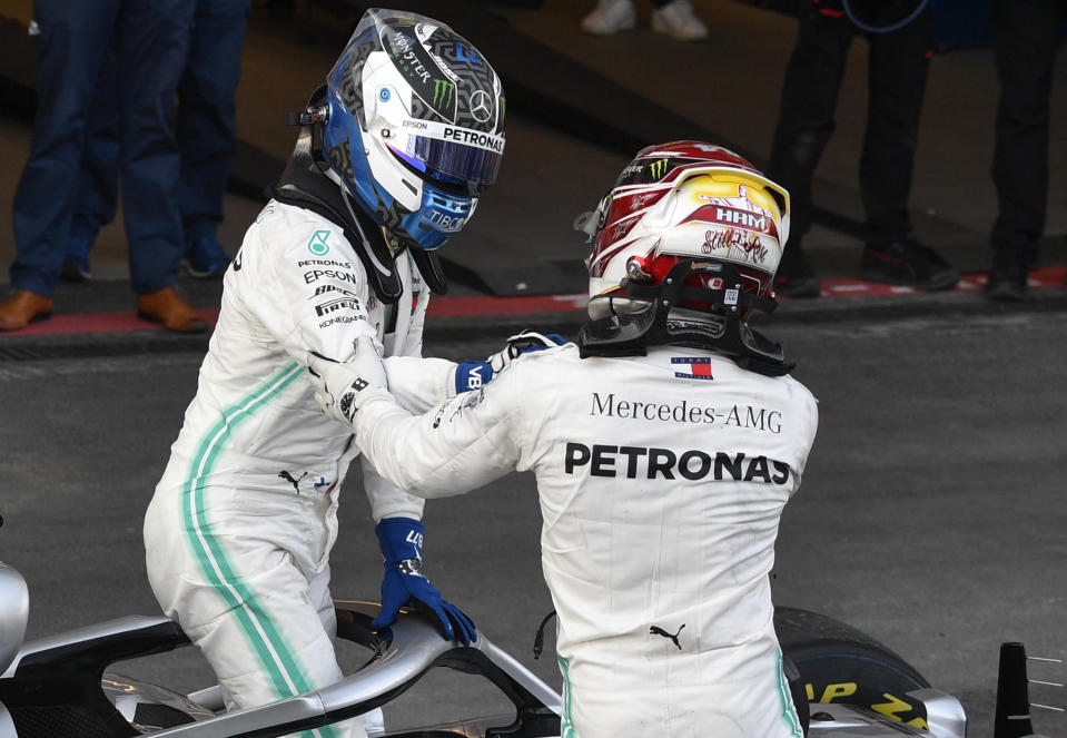 Winner Mercedes' Finnish driver Valtteri Bottas (L) shakes hands with second placed Mercedes' British driver Lewis Hamilton after the Formula One Azerbaijan Grand Prix at the Baku City Circuit in Baku on April 28, 2019. (Photo by Alexander NEMENOV / AFP)        (Photo credit should read ALEXANDER NEMENOV/AFP/Getty Images)