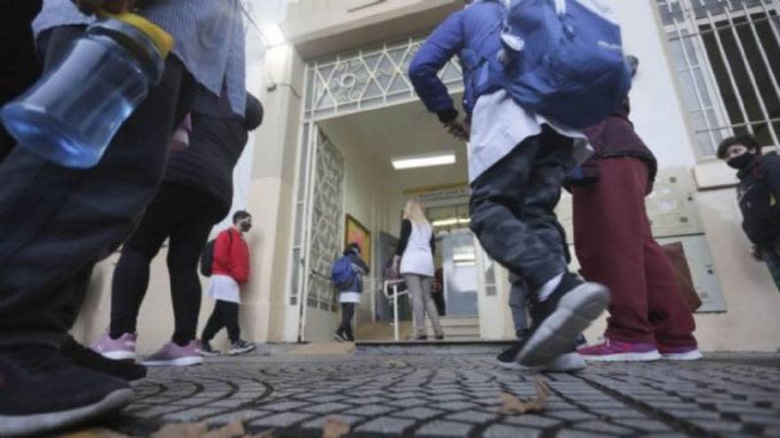 Se planifica agregar más horas de clases en escuelas primarias para reforzar contenidos de Lengua y Matemática