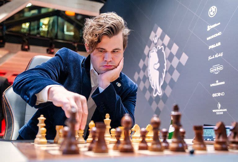 Magnus Carlsen logró el torneo Fischer Random en Alemania; el noruego es el mejor en ajedrez clásico, rápido, blitz y, ahora también, 960.