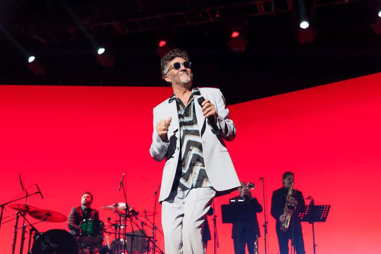 Fito Páez inició la serie de ocho conciertos en el Movistar Arena