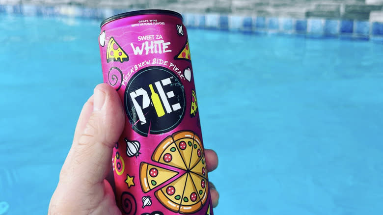 Pie wines at pool