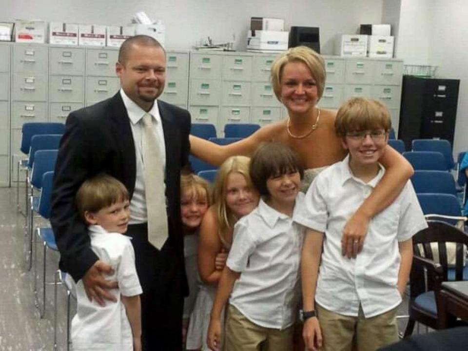 PHOTO: Angela Hertenstein poses with her husband and their combined five children. (Angela Hertenstein)