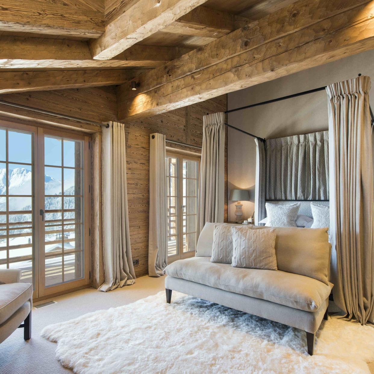 Chalet Chouqui's master bedroom