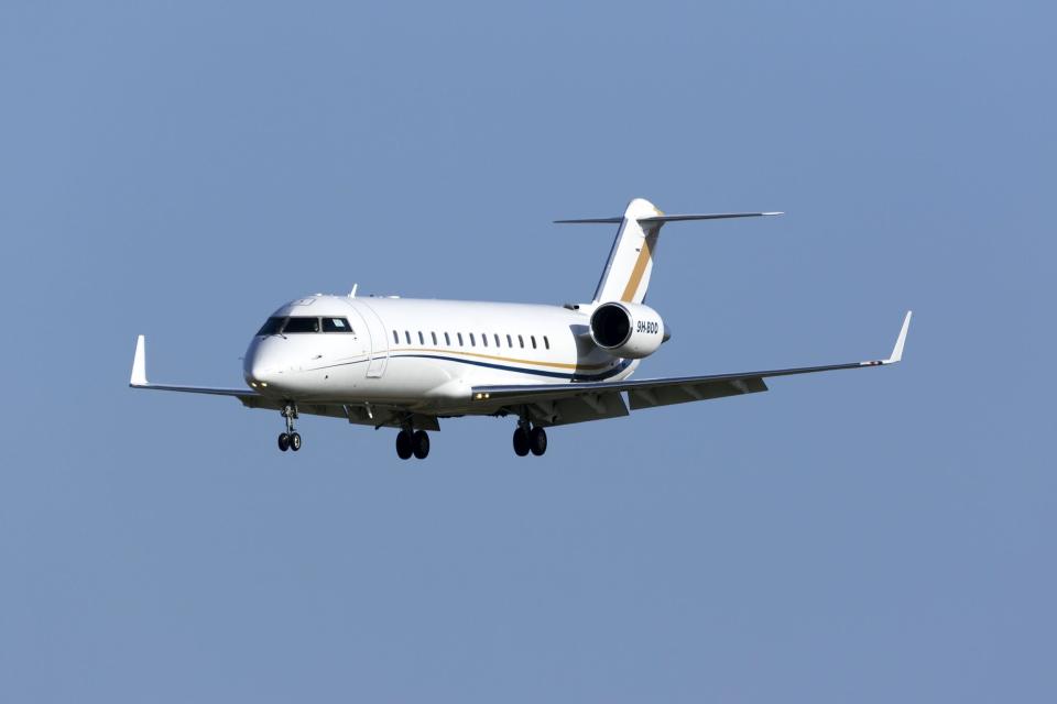 Bombardier Challenger 850 private jet