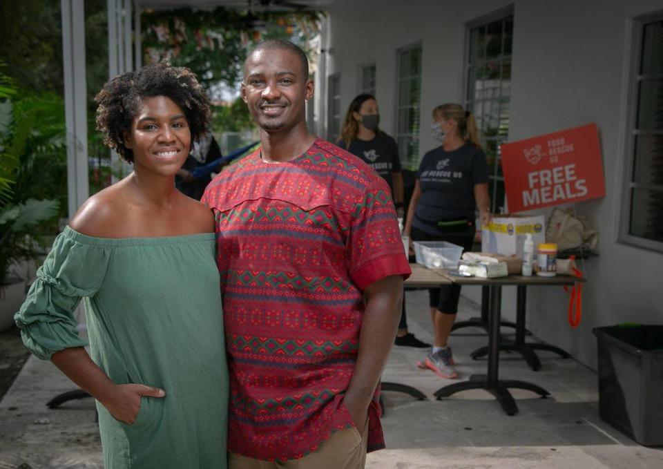 El equipo formado por los esposos Jamila Ross y Akino West, de Rosie's, en el barrio Little River de Miami. Bon Appétit dijo a sus lectores que no se pierdan el Chicky Sandwich. José A Iglesias jiglesias@elnuevoherald.com
