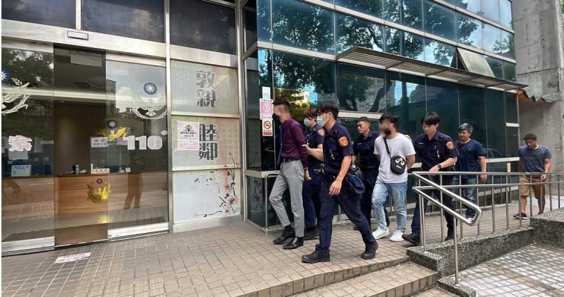 警方要求楊婦佯裝受騙，成功循線將詐騙嫌犯逮捕，幫楊婦討回公道。（圖／警方提供）