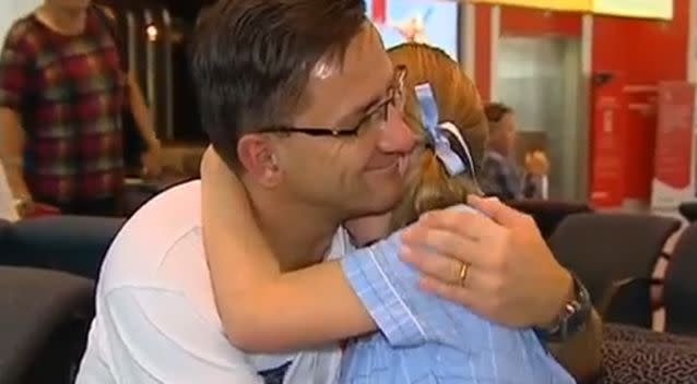 The father and daughter say goodbye. Photo: 7 News