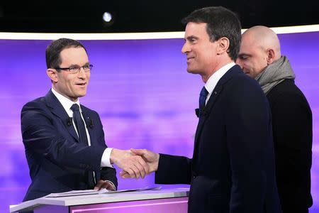 French Socialist party politicians, former prime minister Manuel Valls and former education minister Benoit Hamon (L) shake hands as they attend the final debate in the French left's presidential primary election in La Plaine-Saint-Denis, near Paris, France, January 25, 2017. REUTERS/Bertrand Guay/Pool
