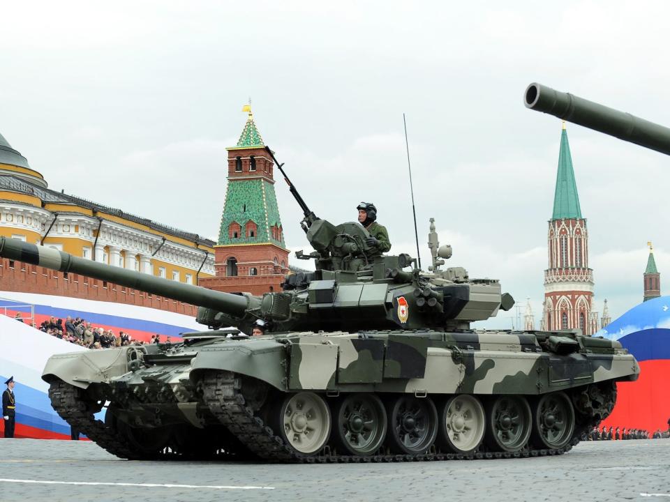 Moskwa Rosja Czołg T-90 Plac Czerwony