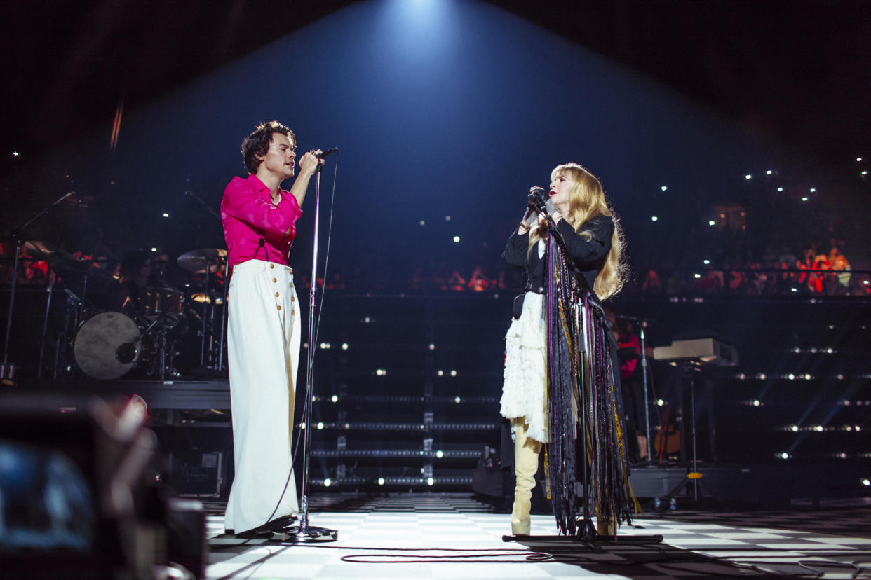 Harry Styles and Stevie Nicks at the Forum in Los Angeles on Dc, 13. (Photo: Helene Pambrun)