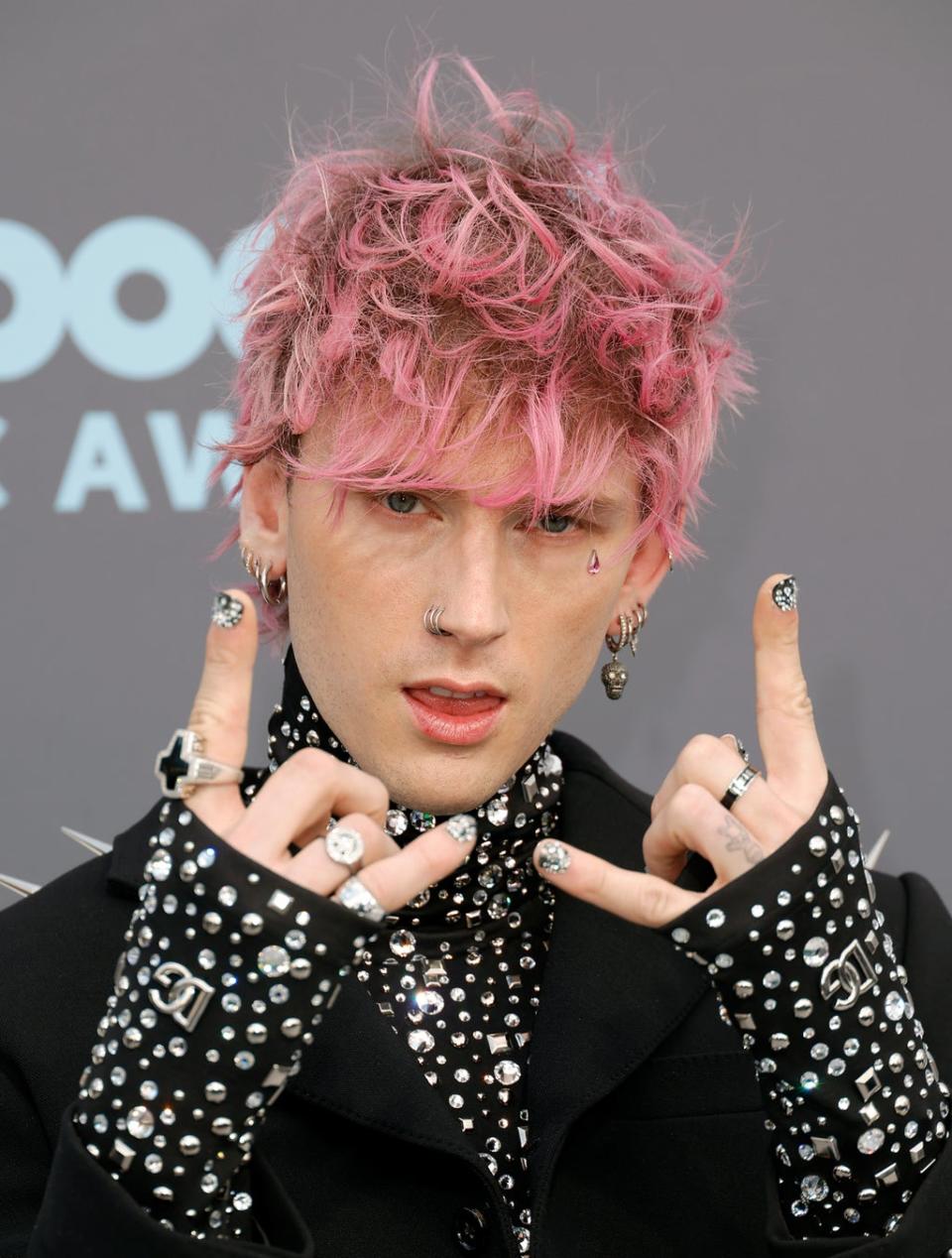 MGK wears $30,000 manicure on red carpet (Getty Images)