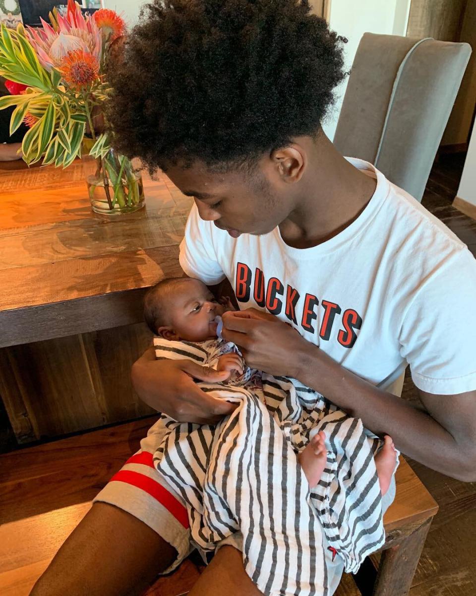 Wade's son, 18-year-old Zaire, spent some quality time with his little sister. 