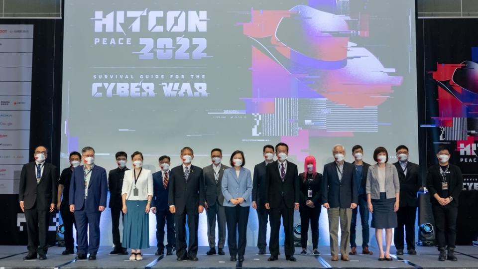 蔡英文總統出席 HITCON 2022，表達期許駭客社群的文化及能量，可以持續守護社會和人民