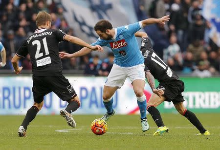 Football Soccer - Napoli v Carpi Serie A - San Paolo Stadium, Naples, Italy - 07/02/16. Napoli's Gonzalo Higuain (C) is challenged by Carpi's Simone Romagnoli and Marco Crimi. REUTERS/Stringer