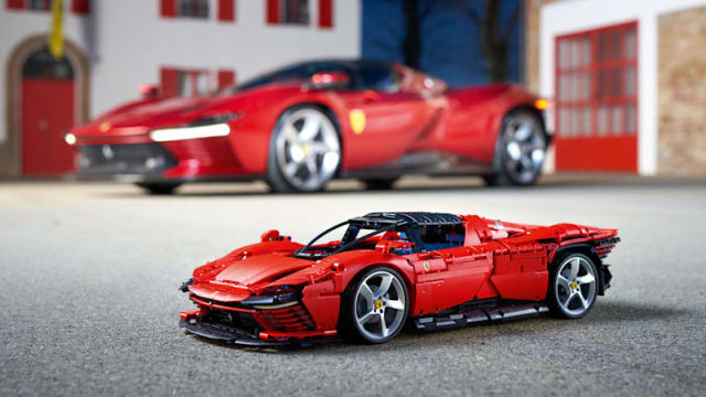 Lego Technic Ferrari Daytona SP3 vs Lamborghini Sián FKP 37 » Lego