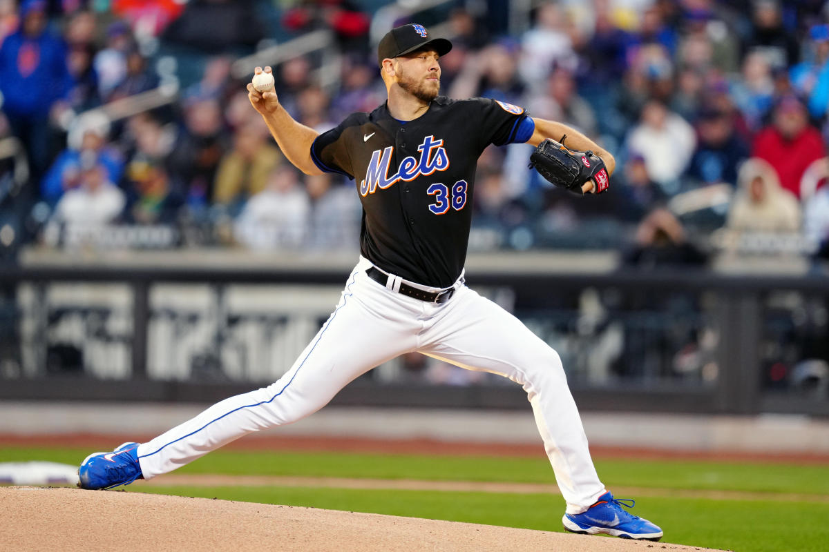 Johan Santana throws Mets' first no-hitter in franchise history