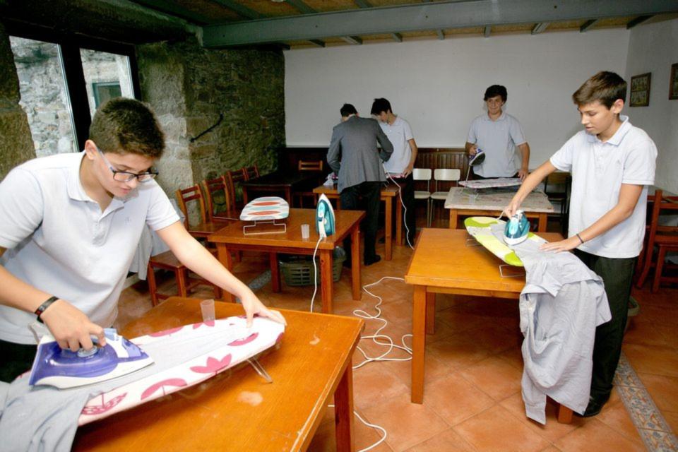 Este colegio de Vigo enseña a los niños a hacer las tareas del hogar