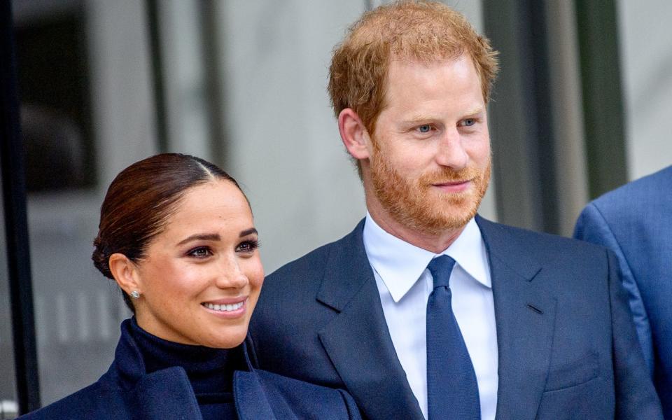 War der "Megxit", ihr Rücktritt von allen königlichen Ämtern ein Skandal? Man sollte sich eher über die vermeintlichen "Enthüllungen" der britischen Klatschpresse rund um Prinz Harry und seine Frau Meghan aufregen. Dass die beiden auch wegen der Berichterstattung über sie und ihren Sohn Archie aus Großbritannien flüchteten, kann man ihnen kaum verdenken. (Bild: Roy Rochlin/Getty Images)