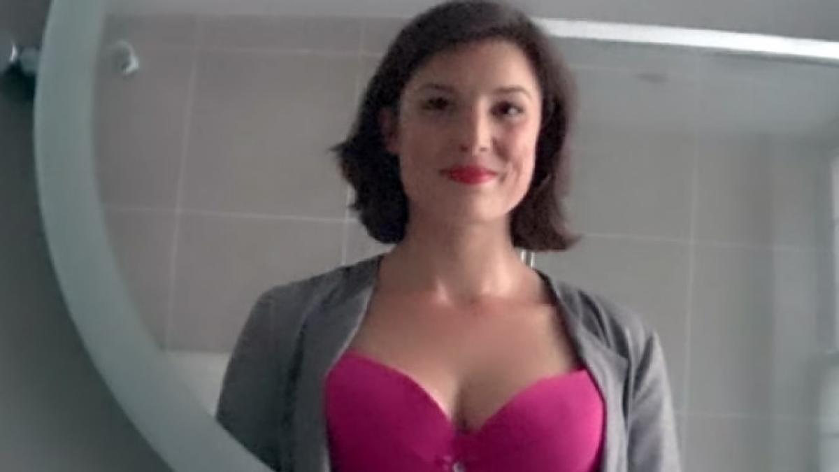 Bouncing Boobs Teen Webcam - Hidden Bra Camera Shows Woman How Often Her Boobs Are Checked Out