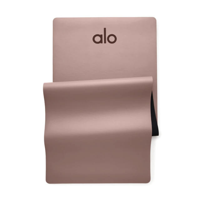 Alo Yoga's First Alo-Versary Sale Includes 20% Off Sitewide — Here Are 7  Top Styles to Shop Now.