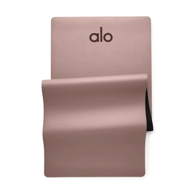 Alo Yoga's First Alo-Versary Sale Includes 20% Off Sitewide — Here Are 7  Top Styles to Shop Now. - Yahoo Sports