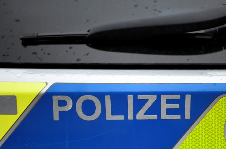 Unter Einsatz von Warnschüssen in die Luft hat die Polizei eine aggressive Zwölfjährige in Oberhausen überwältigt. Die Beamten wurden zu einem Spielplatz gerufen, weil das Mädchen dort mit einem Messer hantierte. (INA FASSBENDER)