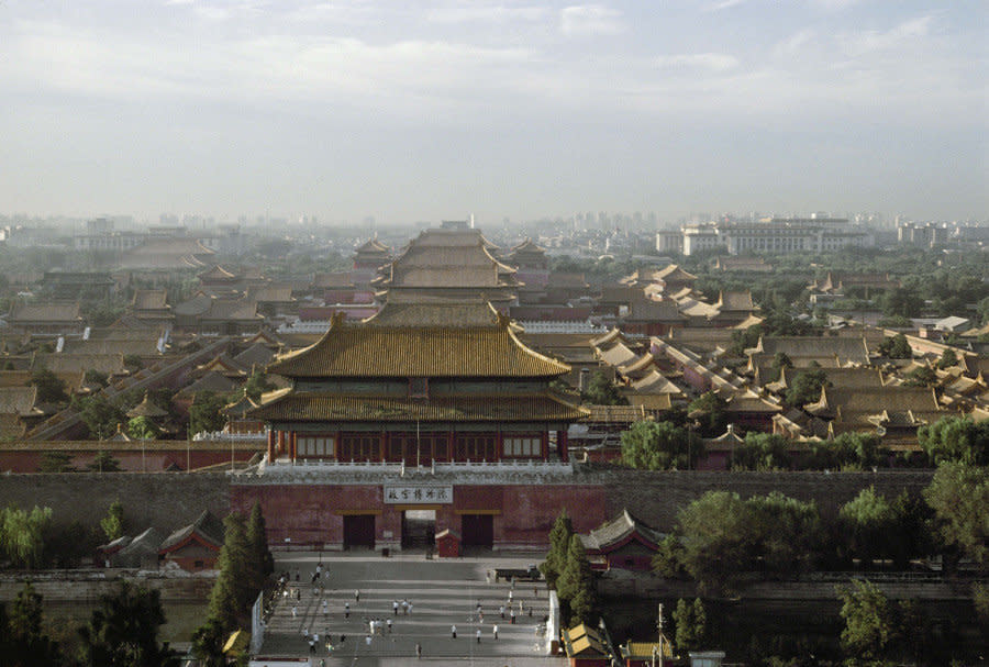 <em>Constructed under the orders of Emperor Zhi Di in 1420.</em><br> "The Forbidden City contains no fewer than 980 buildings and nearly ten thousand rooms, with the most significant structures placed in the center on a north-south axis."