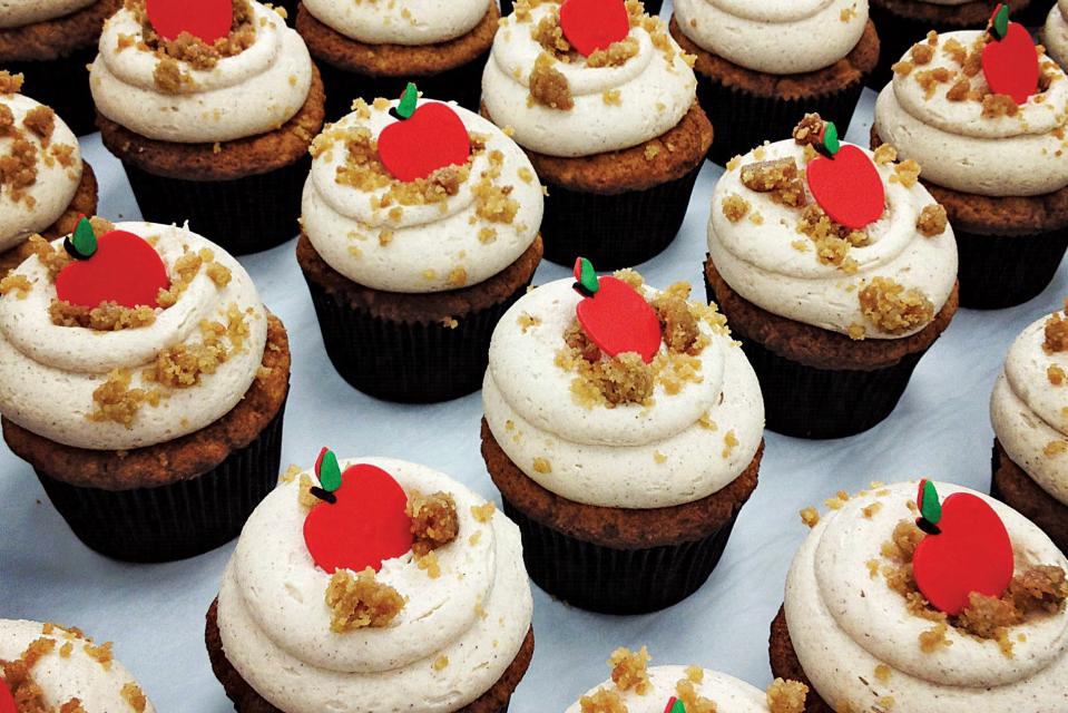 Big Apple Crumble Cupcakes