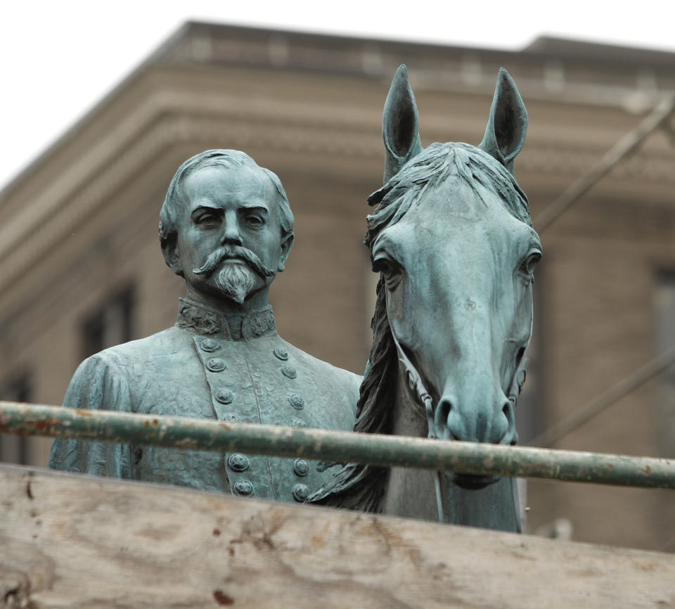 <p>A monument to John Hunt Morgan, a Confederate General during the Civil War, stands near the old Historic Lexington Courthouse Aug. 14, 2017 in Lexington, Ky. (Photo: Bill Pugliano/Getty Images) </p>