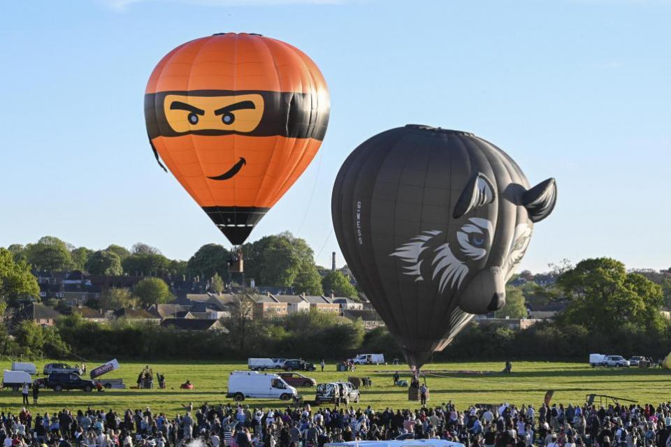 Dorset Echo: Balloons get ready to take flight 