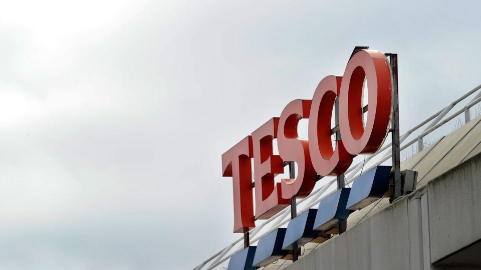 Tesco ist die größte Supermarktkette in Großbritannien. Foto: Facundo Arrizabalaga/EPA