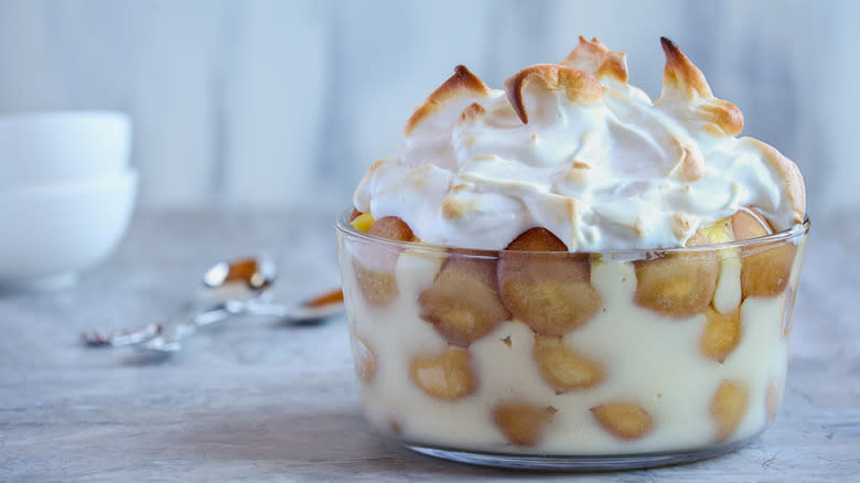 Banana pudding in container
