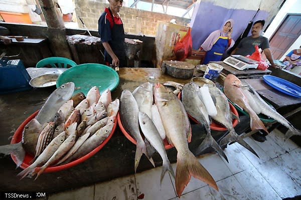 印尼納閩巴霍(Labuan Bajo)市場中的鮮魚。圖片來源：Rhett A.Butler(Mongabay)