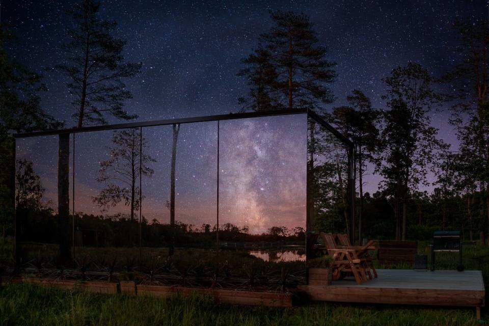 Exterior of the Bolt Farms Invisible Cabins reflected back with the starry night