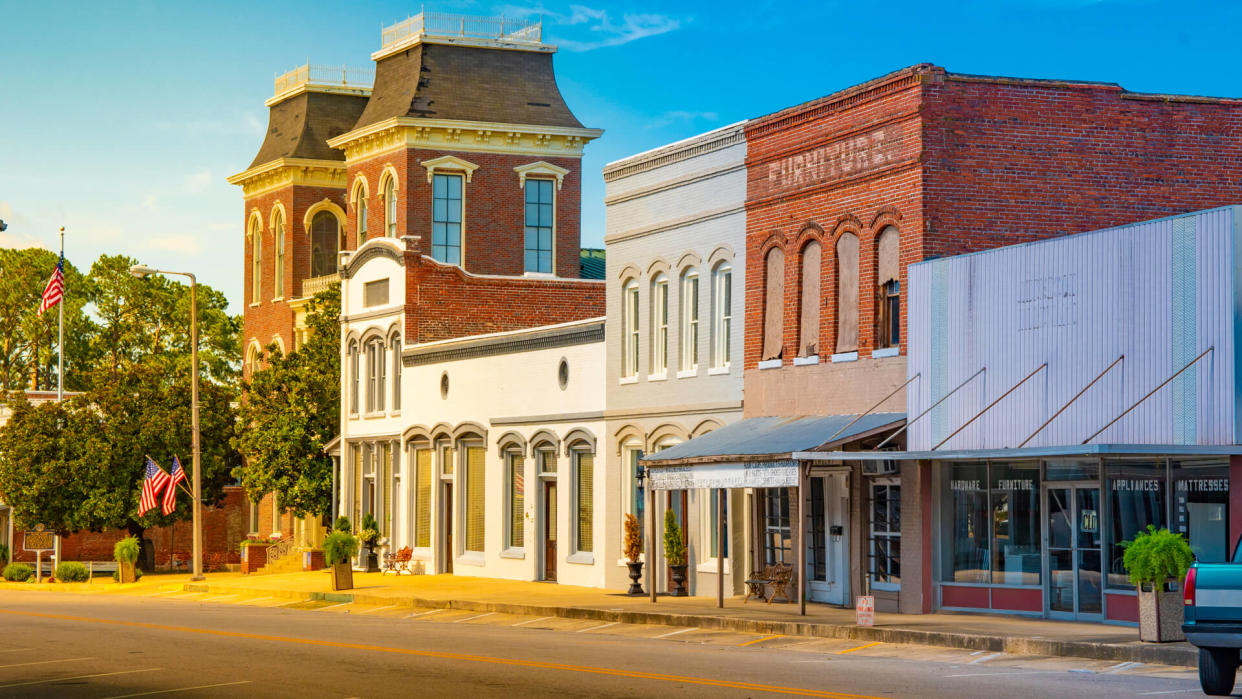 Small town square in Union Springs, Alabama.