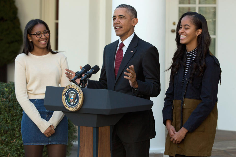 President Barack Obama delivers remarks with his daughters Sasha (left) and Malia (right) during the annual turkey pardoning ceremony in the Rose Garden at the White House in 2015. (Photo: Chip Somodevilla via Getty Images)