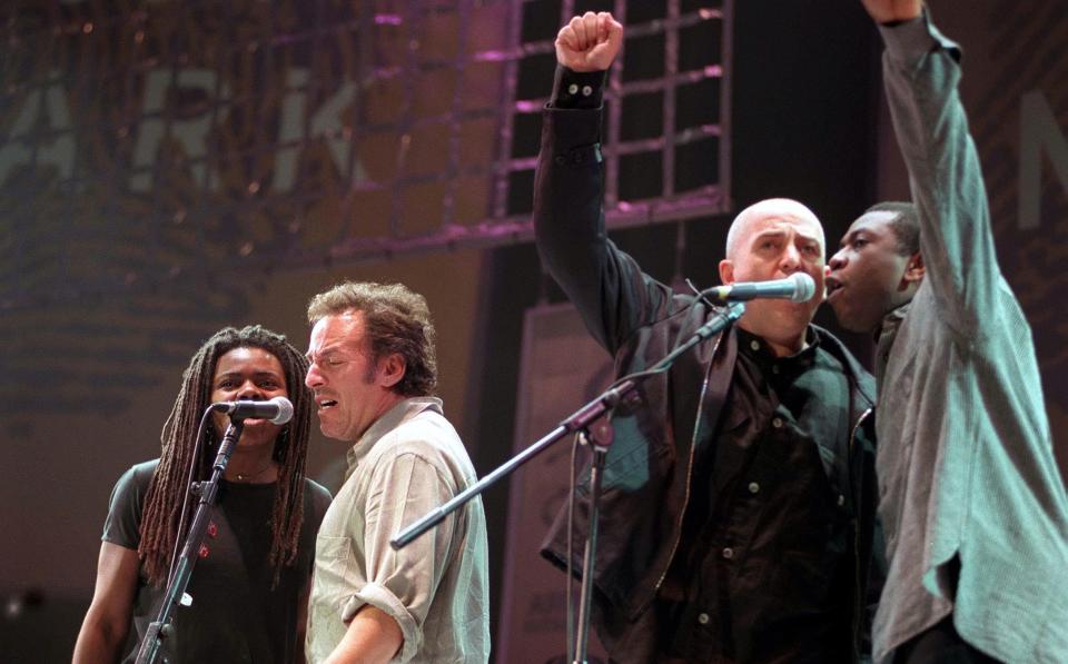 Amnesty International Charity Concert: Tracy Chapman, Bruce Springsteen, Peter Gabriel And Youssou N'Dour