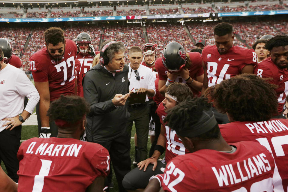 Washington State head coach Mike Leach likes to have his teams throw the ball. A lot. (AP Photo/Young Kwak)