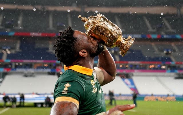 Kolisi kisses the Webb Ellis Cup