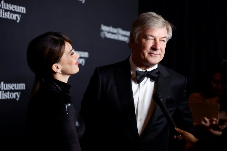 US-Schauspieler Alec Baldwin hat kurz vor Beginn des Prozesses um den tödlichen Schuss auf eine Kamerafrau eine eigene Reality-Show angekündigt. Baldwin und Ehefrau Hilaria luden dazu ein, sich die Hochs und Tiefs ihres Familienalltags anzusehen. (Mike Coppola)