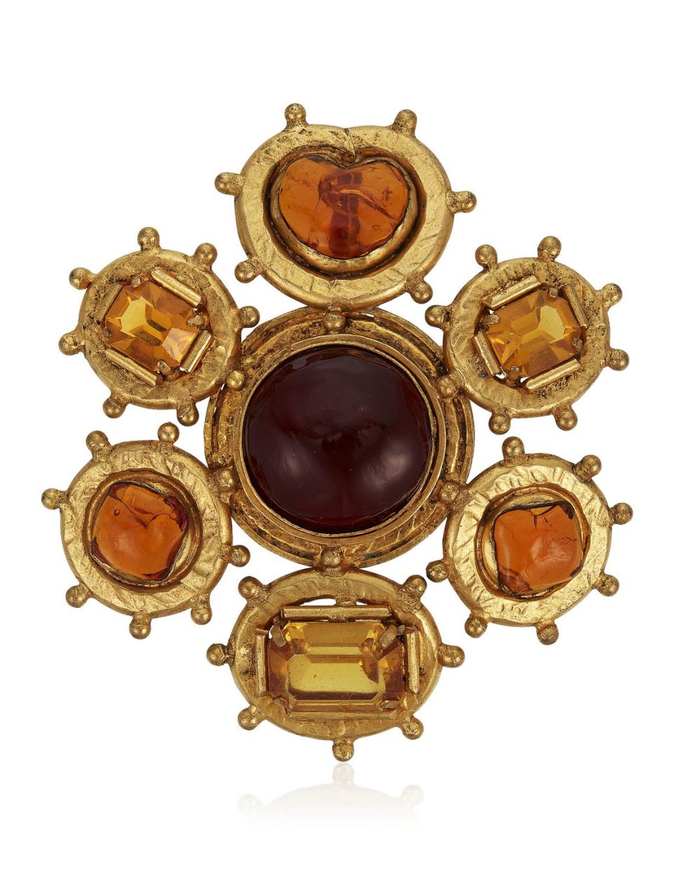 <p>This stylized badge set is estimated to be worth $500 to $700.</p>