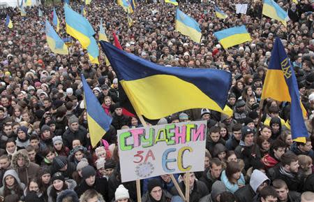 REFILE - ADDING TRANSLATION OF SIGN Students take part in a rally to support EU integration in western Ukrainian city of Lviv November 26, 2013. REUTERS/Marian Striltsiv