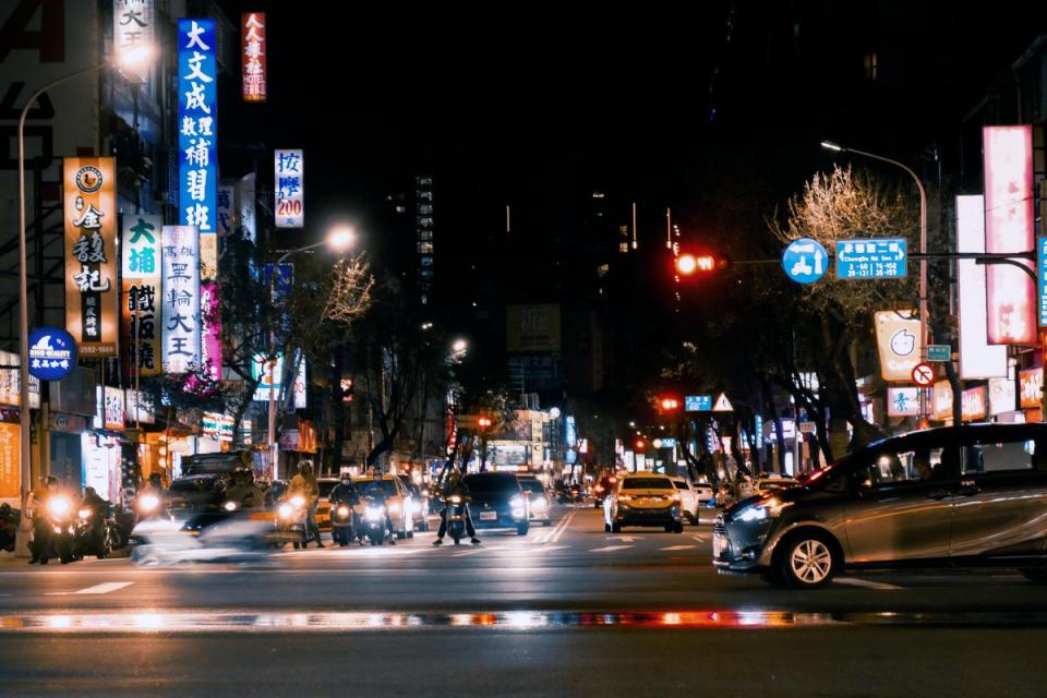 ▲台南以歷史悠久的古蹟景點和在地美食小吃聞名，不少外縣市的遊客到台南遊玩都會安排許多美食行程。（圖／取自unsplash）