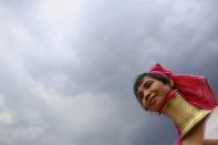 Las mujeres ancianas son las que mejor conocen la técnica de trabajo con el bronce para darle la forma adecuada para que se acople bien al cuello. La fotografía muestra a Ma Toke, una mujer Kayan que lleva con orgullo los aros alrededor de su garganta. Se encuentra en el pueblo de Panpet, en el estado de Kaya. La instantánea fue tomada el pasado 16 de abril de 2014.